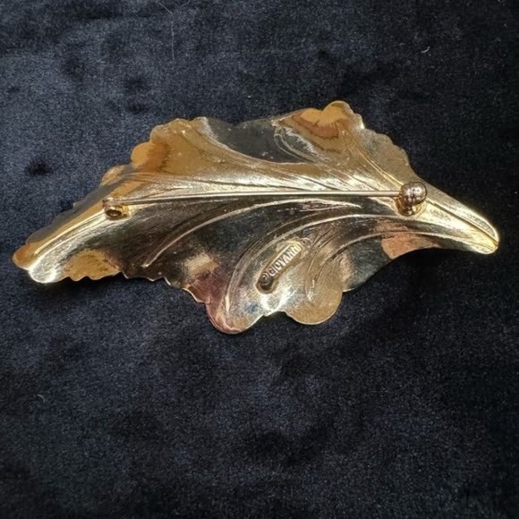 Vintage Giovanni Brooch - Picture 2 of 4